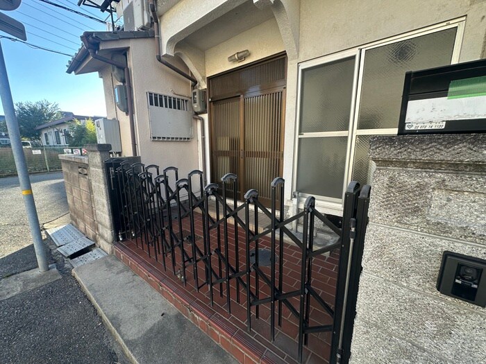 物件外観写真6　(エントランス部分)