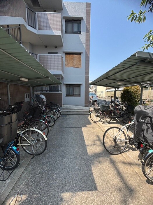 フレーシア布施の駐輪場