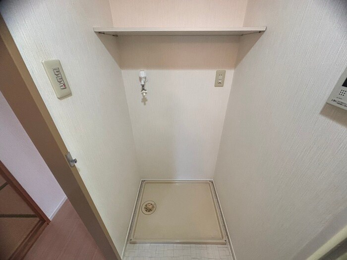 物件内観写真10　(洗濯機置場)