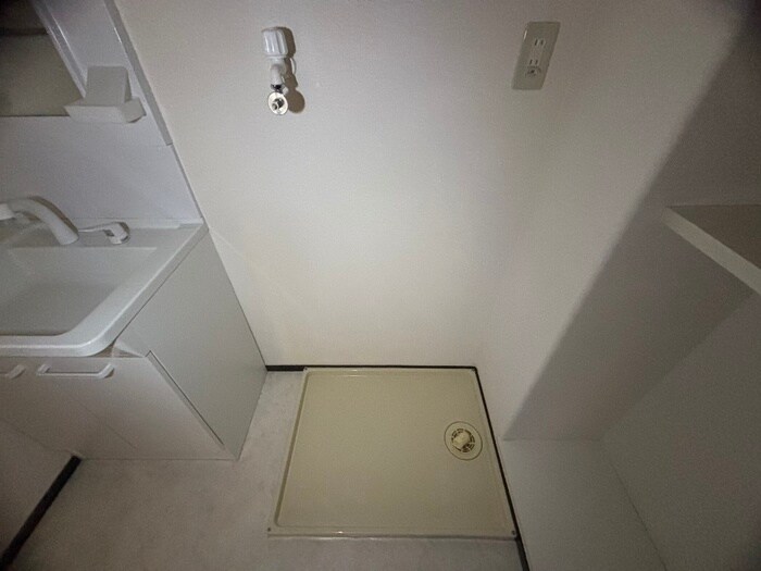 物件内観写真10　(洗濯機置場)