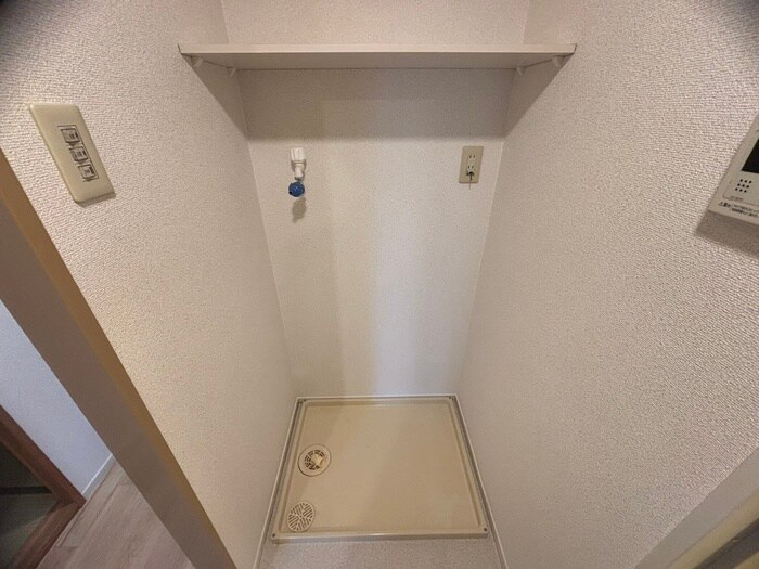 物件内観写真10　(洗濯機置場)