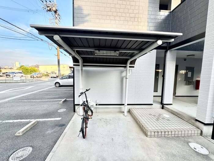 物件外観写真3　(駐輪場)