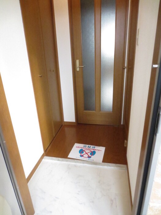 物件内観写真12　(玄関)