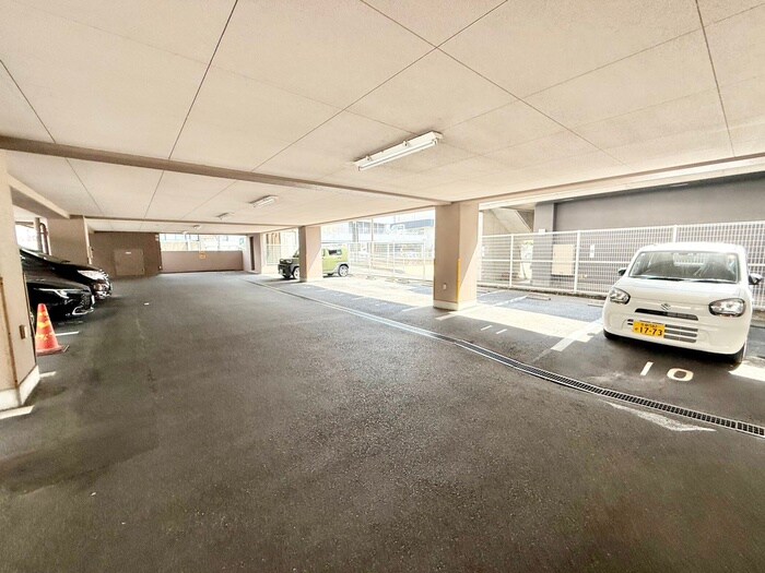 物件外観写真2　(駐車場)