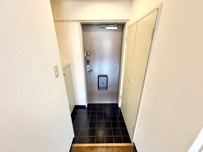 物件内観写真16　(玄関)
