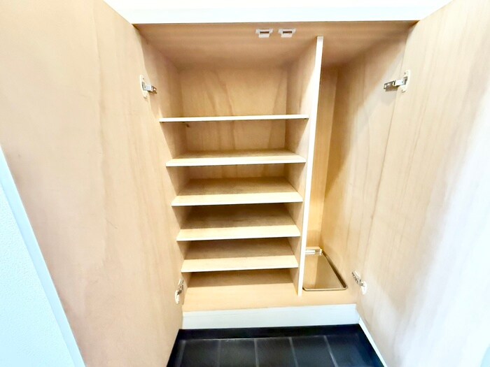 物件内観写真17　(靴箱)