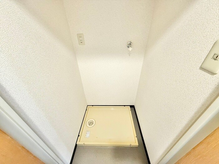 物件内観写真18　(洗濯機置場)
