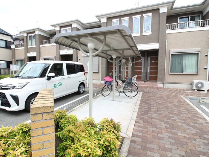 物件外観写真4　(駐輪場)