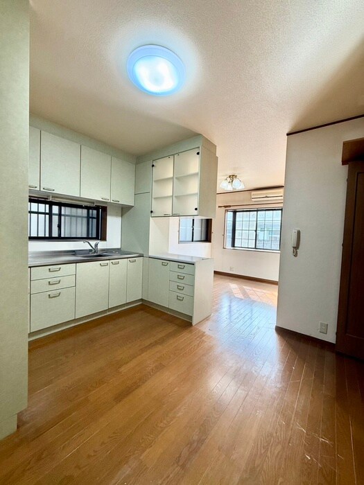 物件内観写真2　(居室)