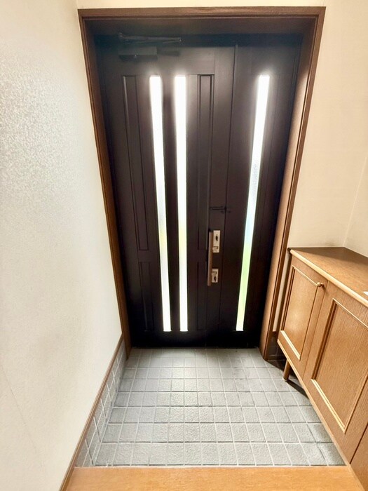 物件内観写真16　(玄関)