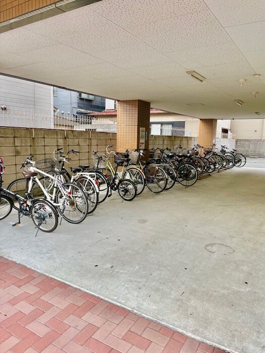 物件外観写真3　(駐輪場)