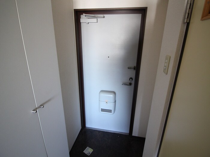 物件内観写真16　(玄関)