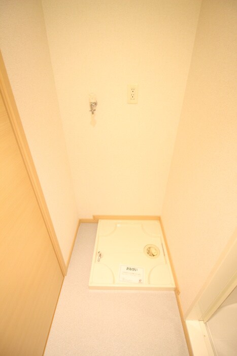 物件内観写真5　(洗濯機置場)