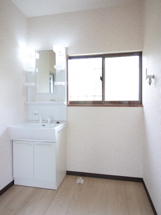 物件内観写真16　(洗濯機置場)