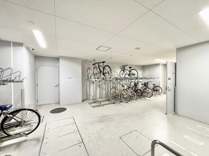 物件外観写真4　(駐輪場)