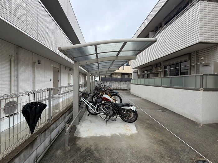 物件外観写真3　(駐輪場)