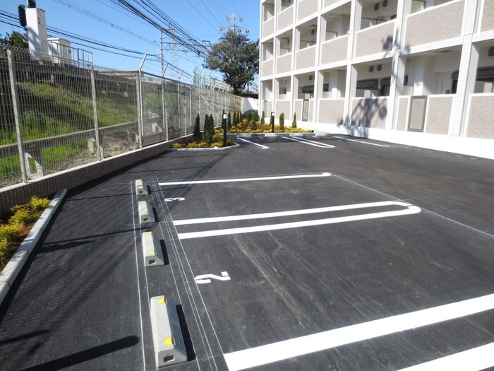 物件外観写真3　(駐車場)