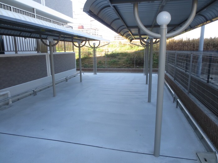 物件外観写真4　(駐輪場)