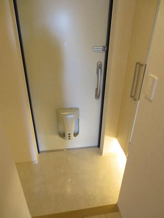 物件内観写真14　(玄関)