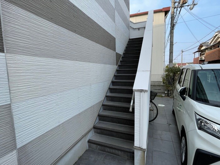 物件外観写真2　(エントランス部分)