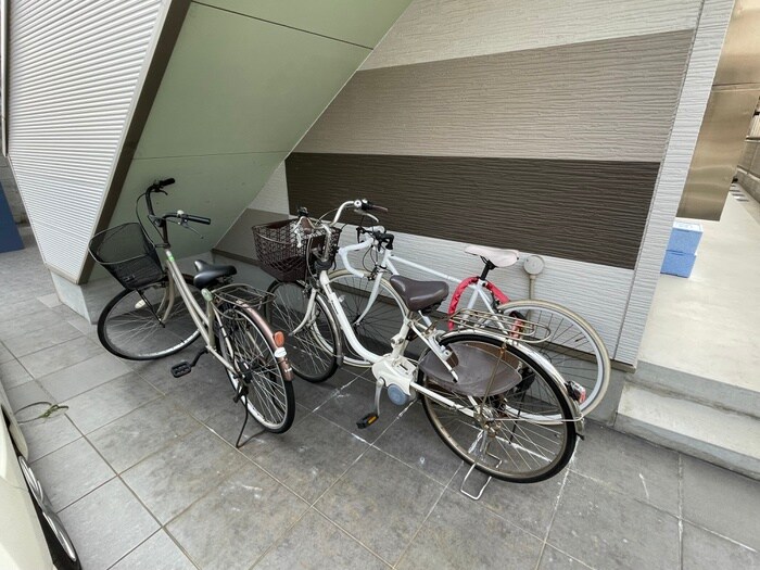 物件外観写真3　(駐輪場)