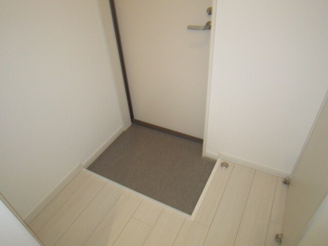 物件内観写真16　(玄関)