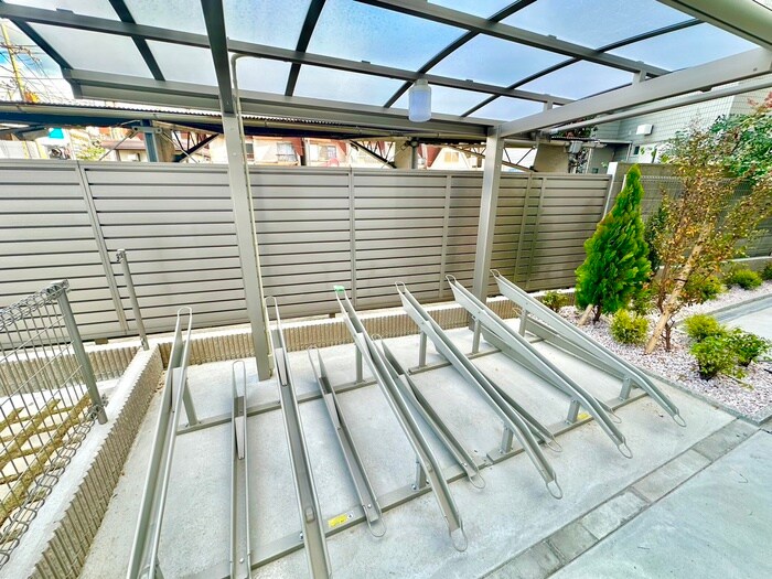 物件外観写真6　(駐輪場)