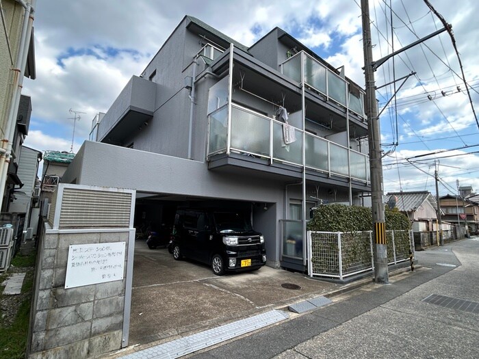 物件外観写真3　(エントランス部分)