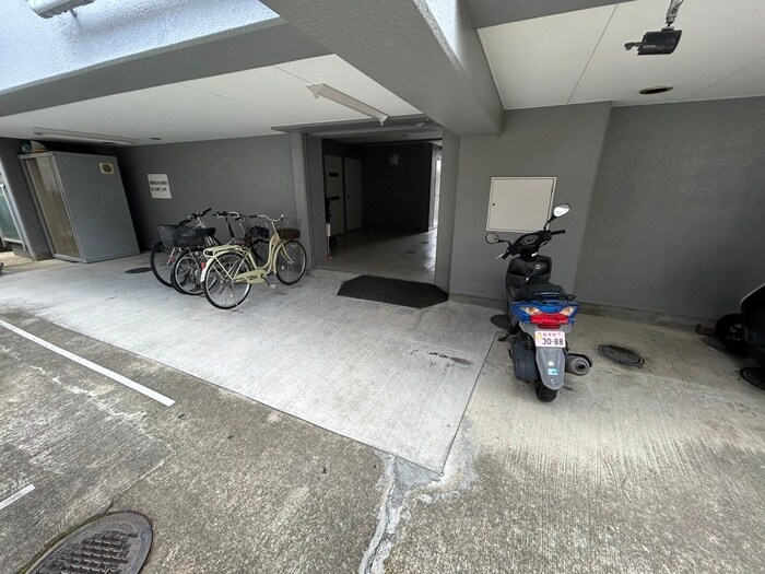 物件外観写真5　(駐輪場)
