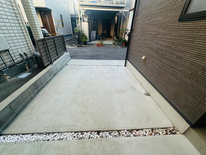 物件外観写真6　(駐車場)