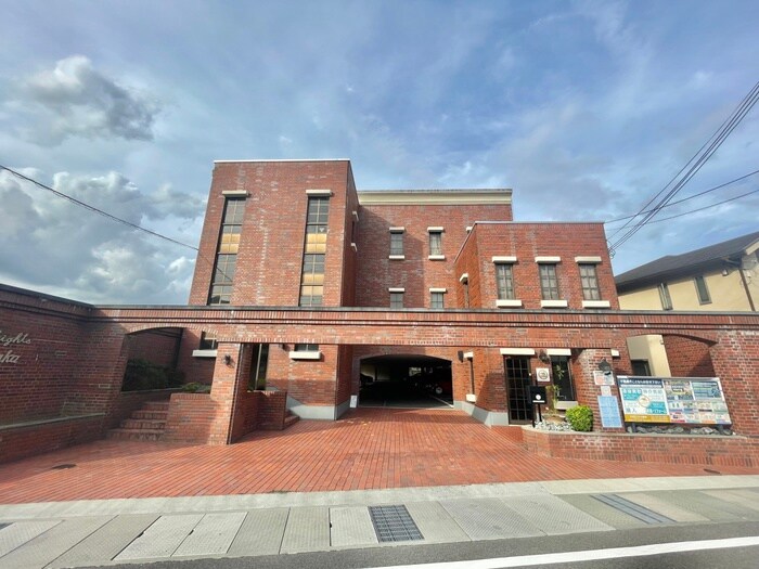 ロイヤルハイツ山中の物件外観写真