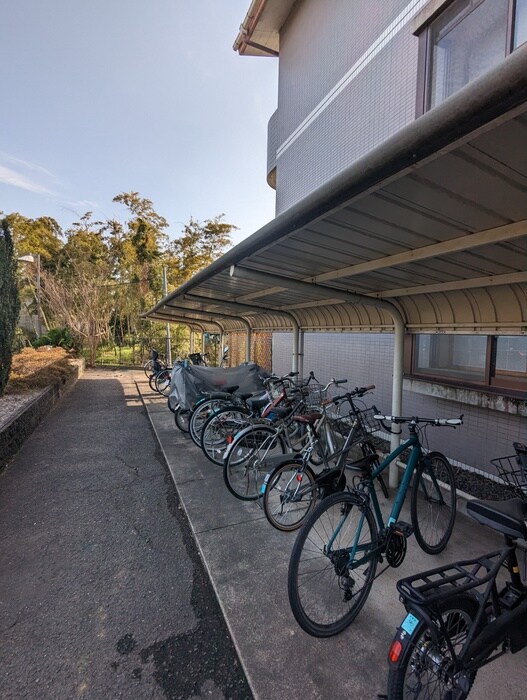 物件外観写真6　(駐輪場)