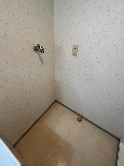 物件内観写真15　(洗濯機置場)