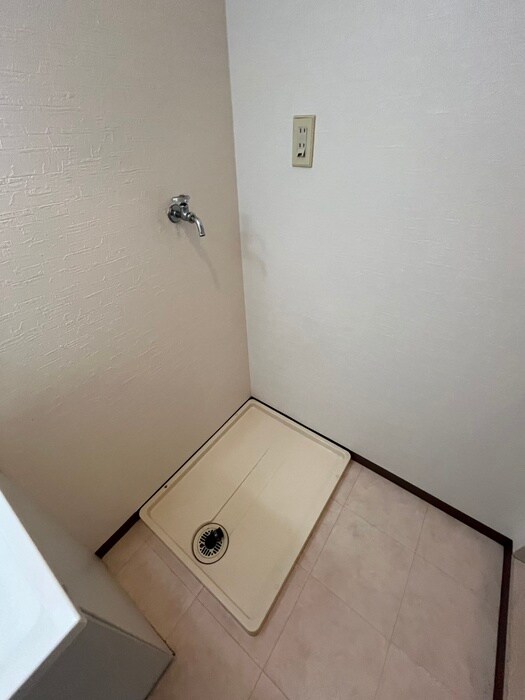 物件内観写真15　(洗濯機置場)