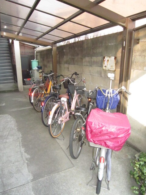 物件外観写真3　(駐輪場)