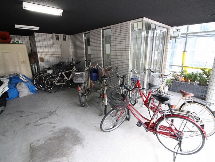 物件外観写真3　(駐輪場)