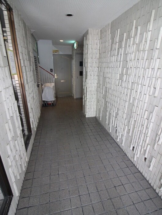 物件外観写真4　(エントランス部分)