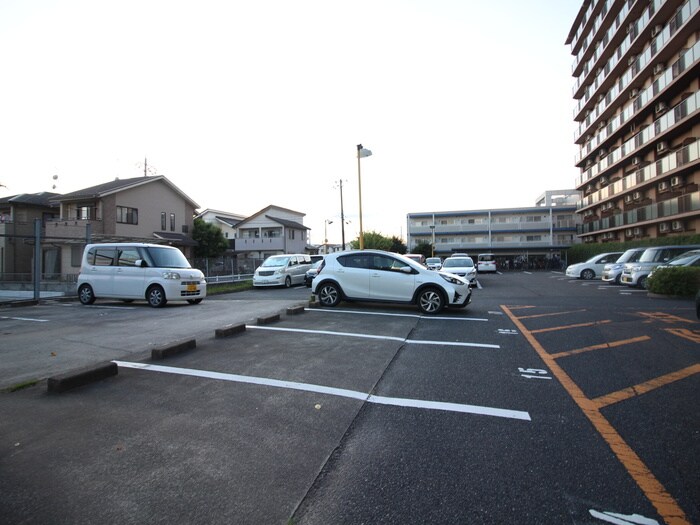 物件外観写真2　(駐車場)