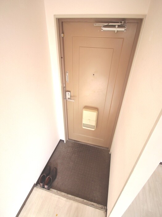 物件内観写真7　(玄関)