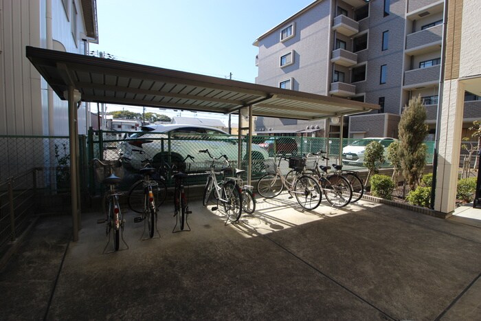 物件外観写真2　(駐輪場)