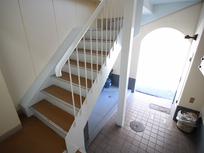 物件外観写真5　(エントランス部分)