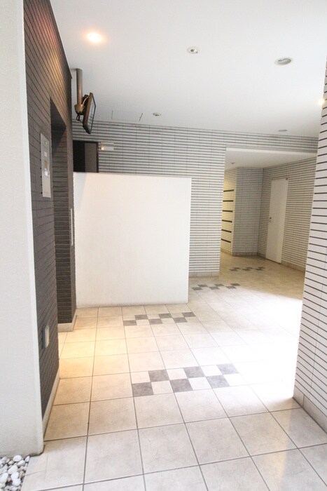 物件外観写真5　(エントランス部分)