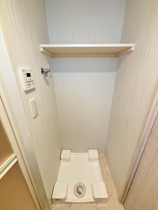 物件内観写真16　(洗濯機置場)