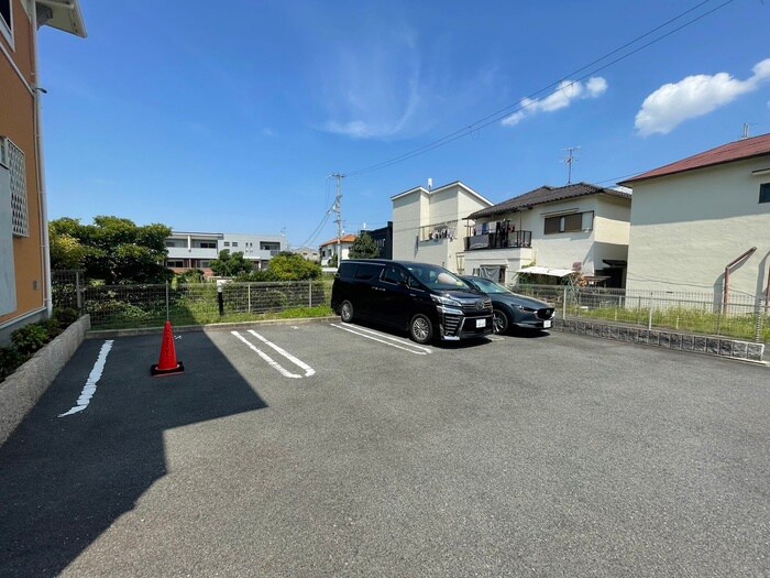 物件外観写真4　(駐車場)