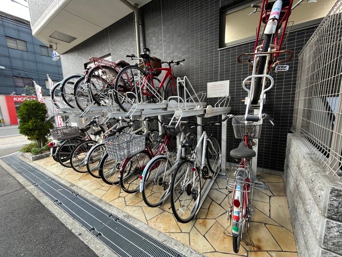 物件外観写真4　(駐輪場)