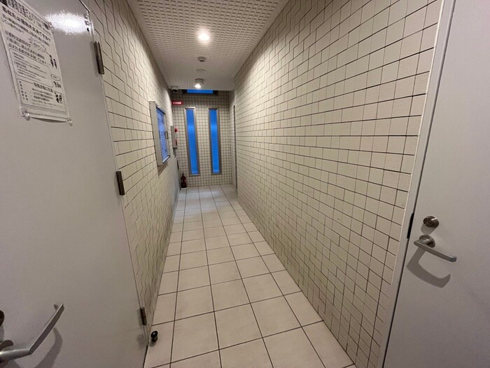 物件外観写真5　(エントランス部分)