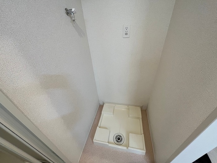 物件内観写真10　(洗濯機置場)