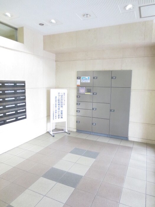 物件外観写真3　(エントランス部分)