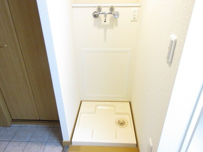 物件内観写真14　(洗濯機置場)