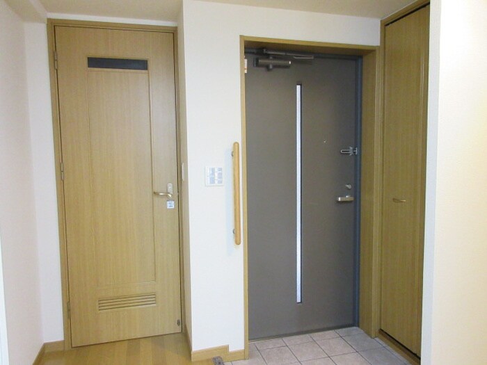 物件内観写真15　(玄関)